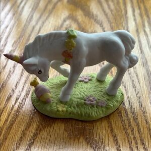 White Unicorn Porcelain Figurine - Wallace Bertie #4956